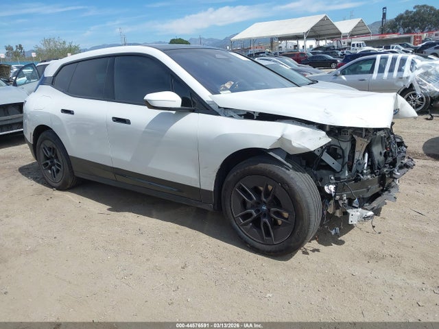 Salvage BMW iX Image