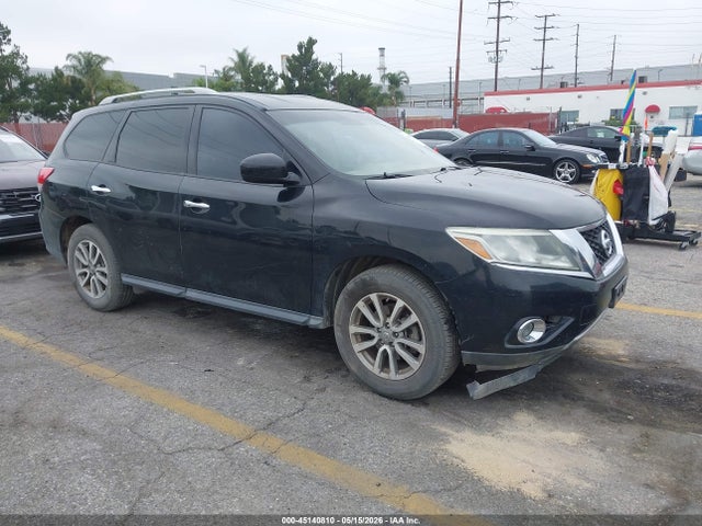 Salvage Nissan Pathfinder Image
