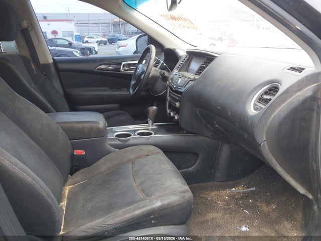 Nissan Pathfinder Sv