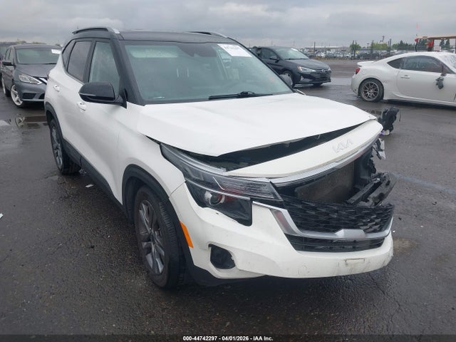 Salvage Kia Seltos Image