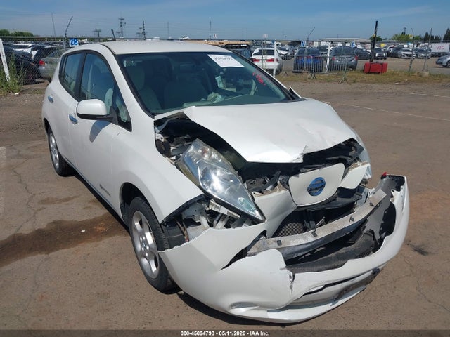 Salvage Nissan LEAF Image