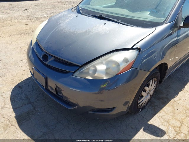 Toyota Sienna Ce