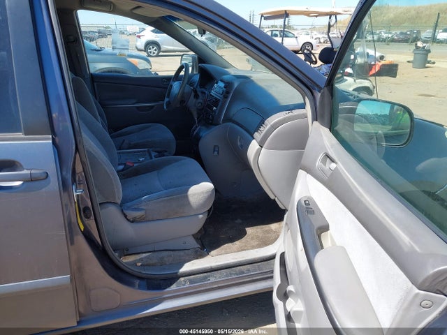 Toyota Sienna Ce