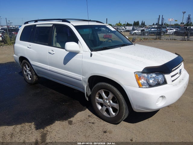 Salvage Toyota Highlander Image