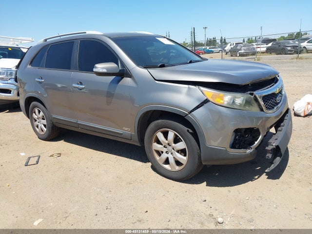 Salvage Kia Sorento Image