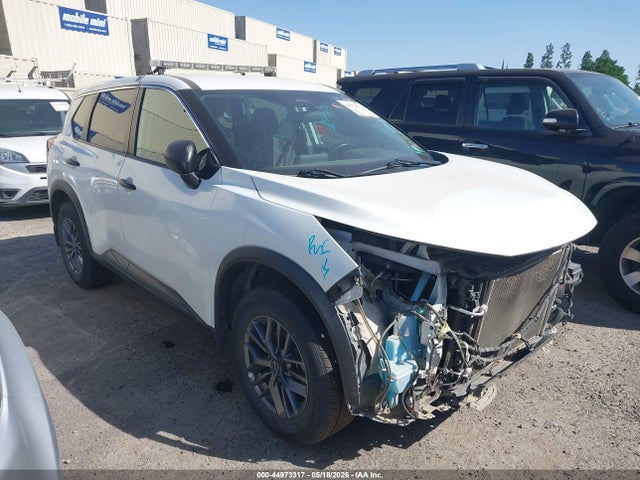 Salvage Nissan Rogue Image