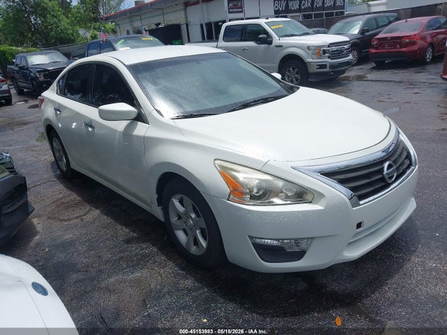 Salvage Nissan Altima Image