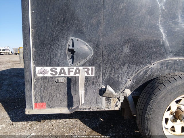 Rhino Safari Ta2