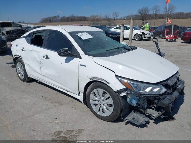 Salvage Nissan Sentra Image