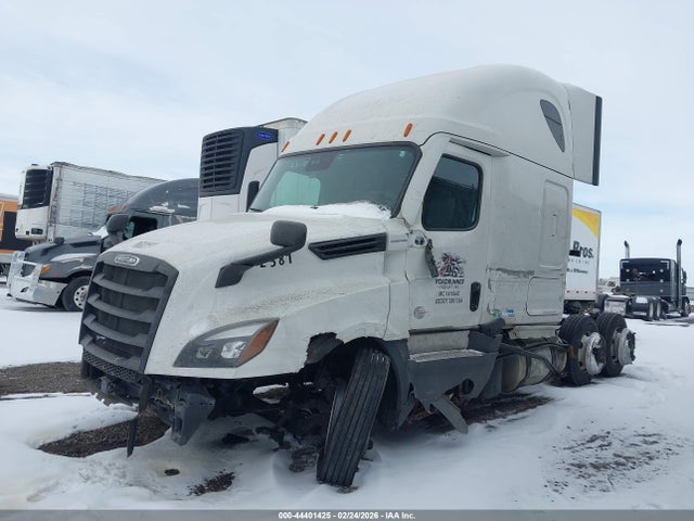 Freightliner New Cascadia 126