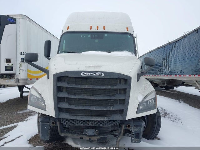 Freightliner New Cascadia 126