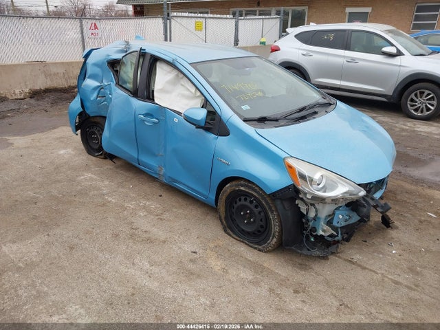 Salvage Toyota Prius c Image