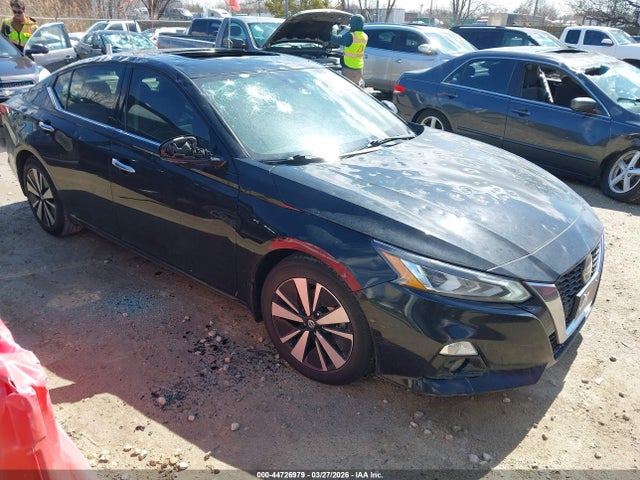 Salvage Nissan Altima Image