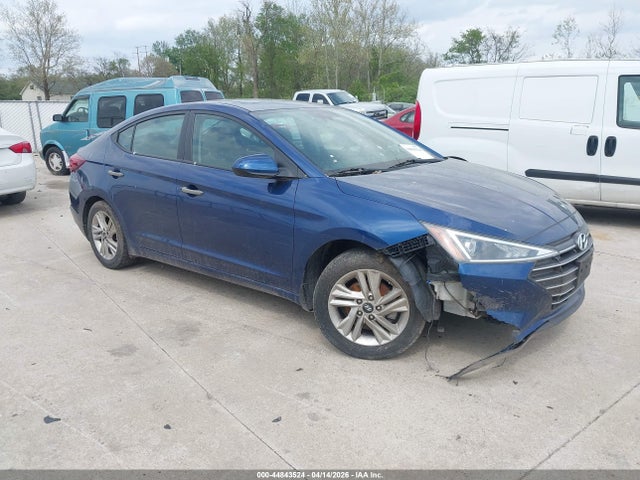 Salvage Hyundai ELANTRA Image