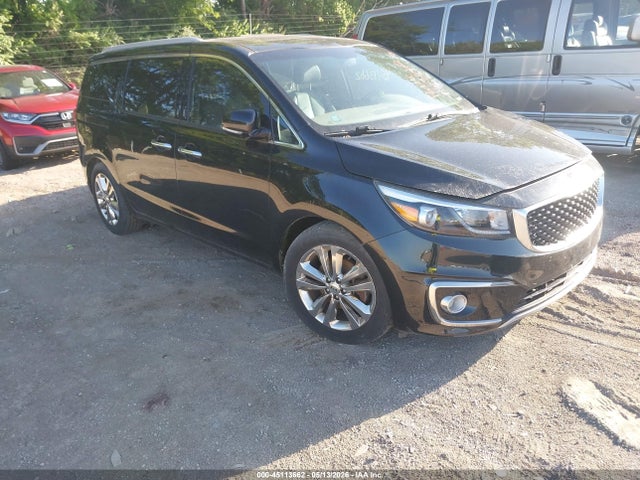 Salvage Kia Sedona Image