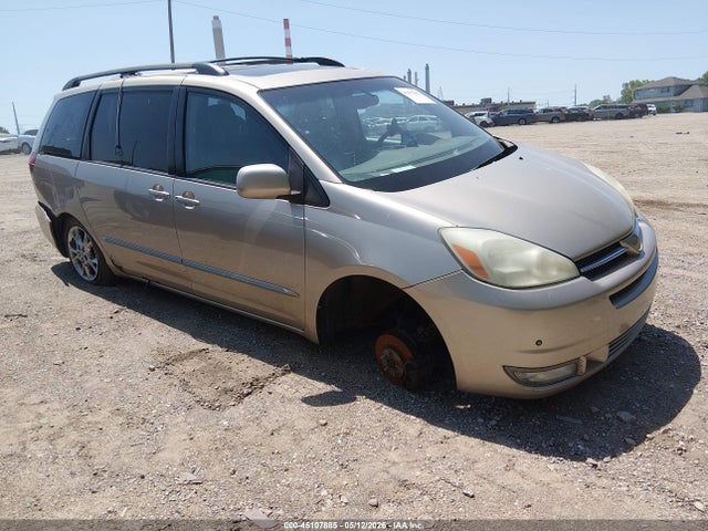 Salvage Toyota Sienna Image
