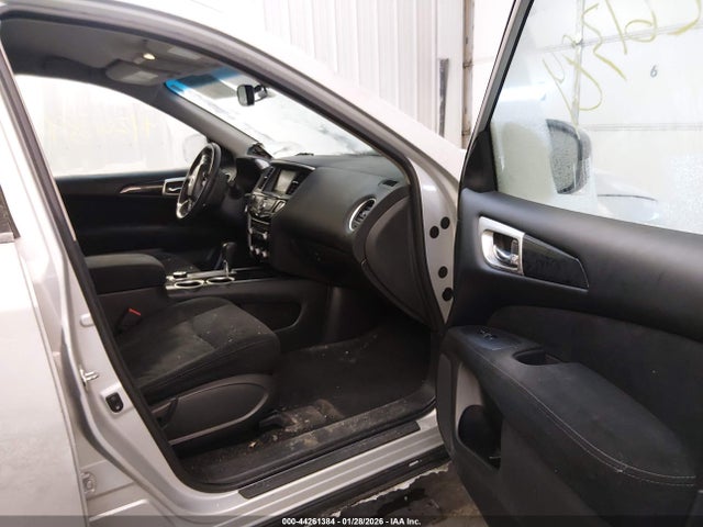 Nissan Pathfinder Sv