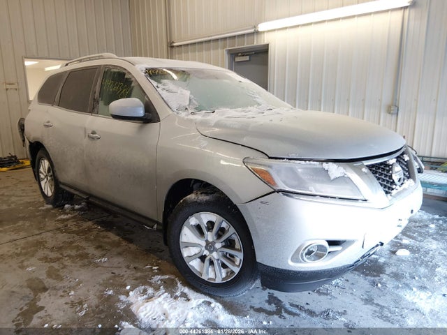 Salvage Nissan Pathfinder Image