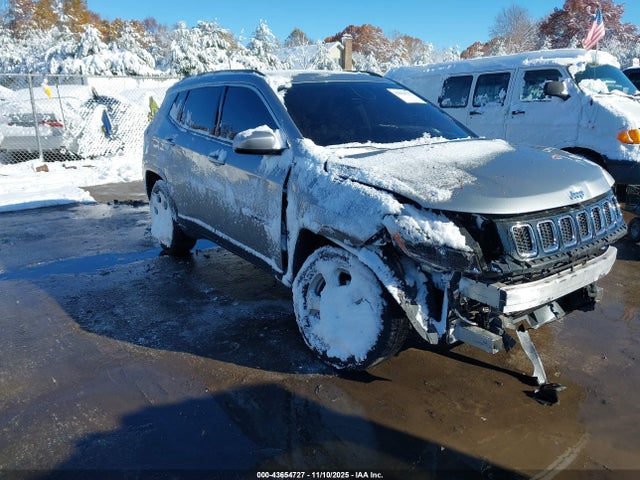 Salvage Jeep Compass Image