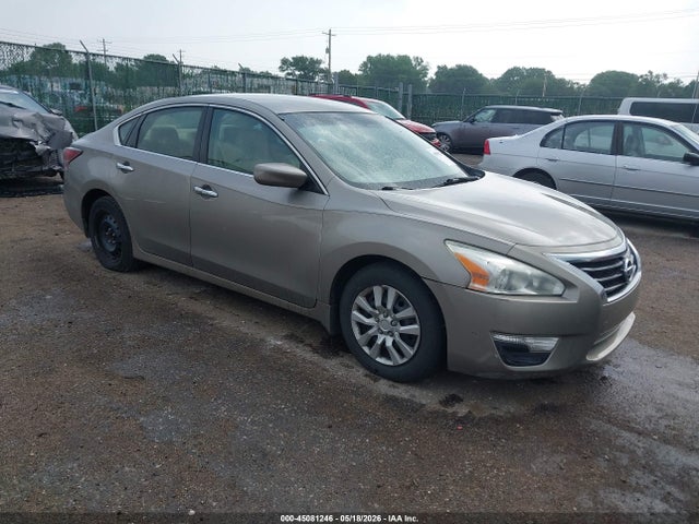 Salvage Nissan Altima Image