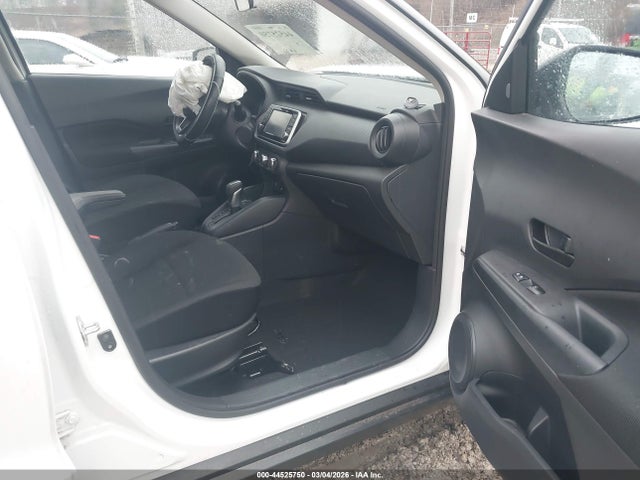 Nissan Kicks Play S