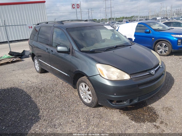 Salvage Toyota Sienna Image