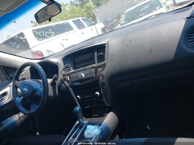 Nissan Pathfinder S