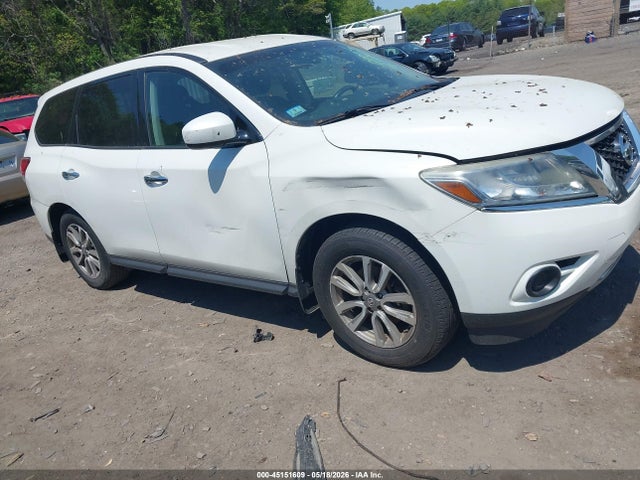 Salvage Nissan Pathfinder Image