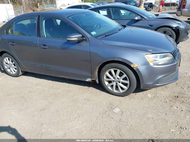 Salvage Volkswagen Jetta Image