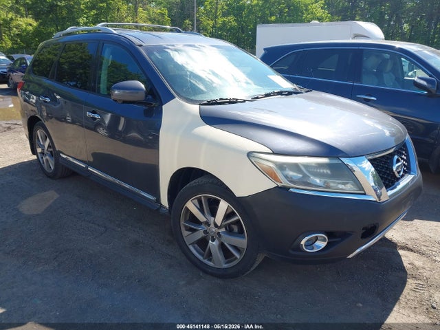 Salvage Nissan Pathfinder Image