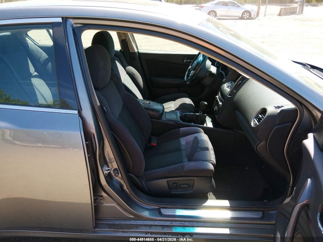 Nissan Maxima
