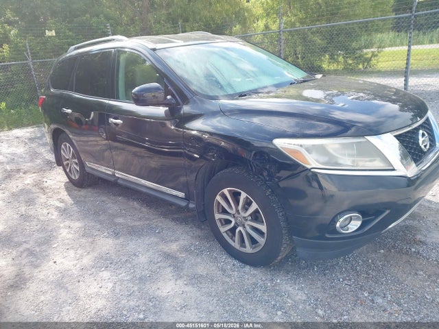 Salvage Nissan Pathfinder Image