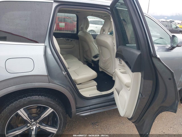 Volvo XC90 T5 Momentum 5p