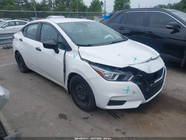 Salvage Nissan Versa Image