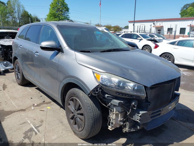 Salvage Kia Sorento Image