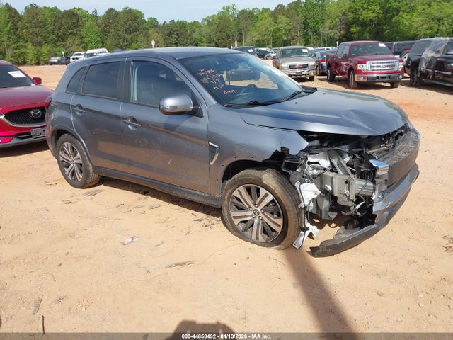 Salvage Mitsubishi Outlander Image