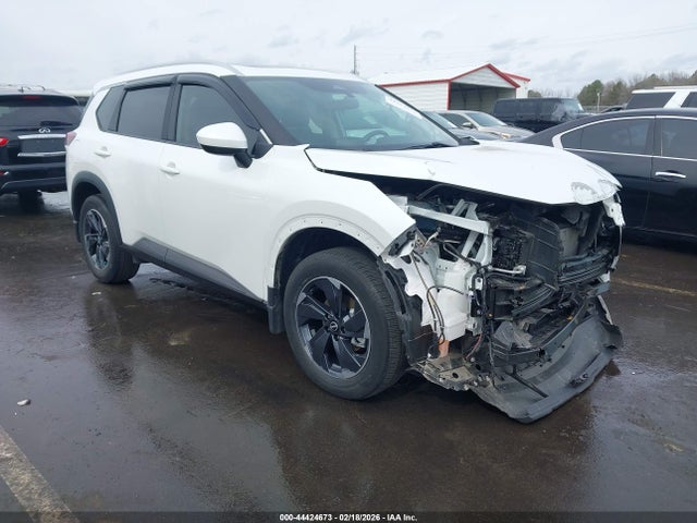 Salvage Nissan Rogue Image