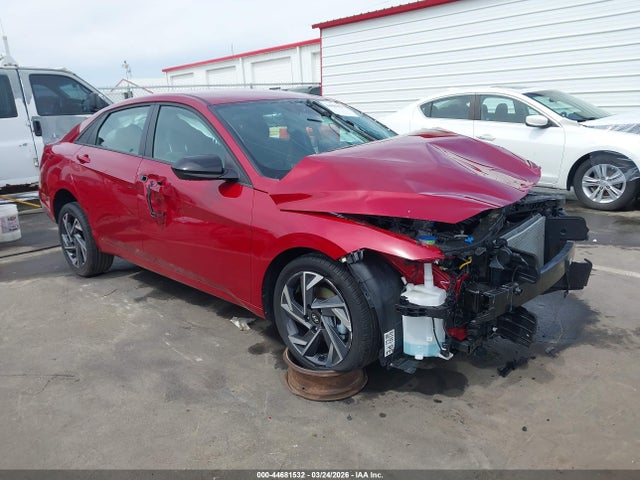 Salvage Hyundai ELANTRA Image