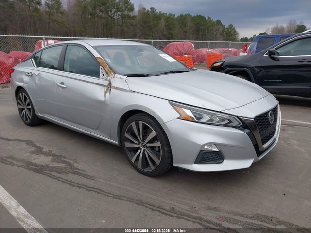 Salvage Nissan Altima Image