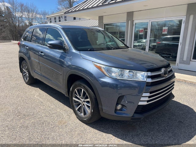 Salvage Toyota Highlander Image