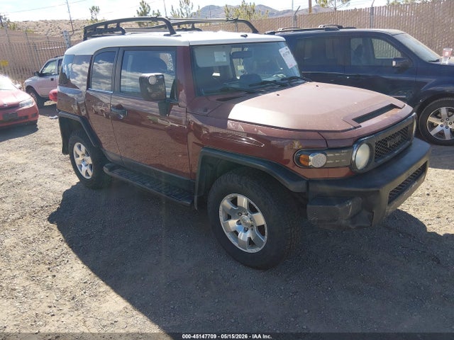 Salvage Toyota FJ Cruiser Image