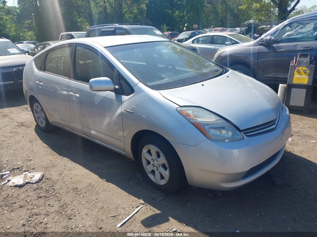 Salvage Toyota Prius Image