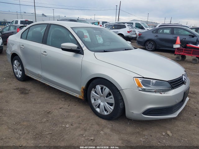 Salvage Volkswagen Jetta Image