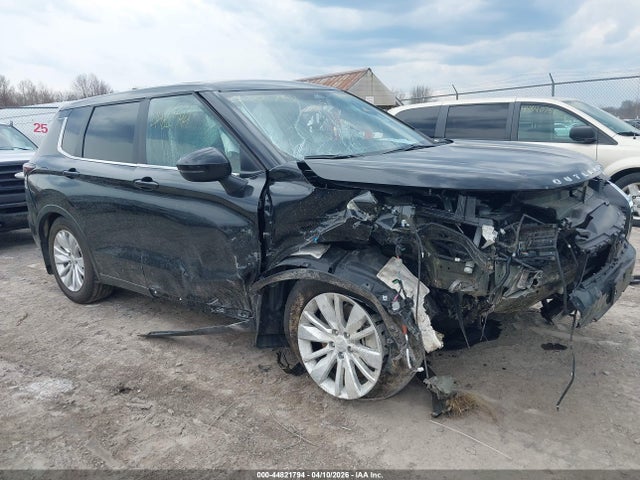 Salvage Mitsubishi Outlander Image