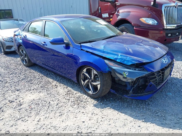 Salvage Hyundai ELANTRA Image