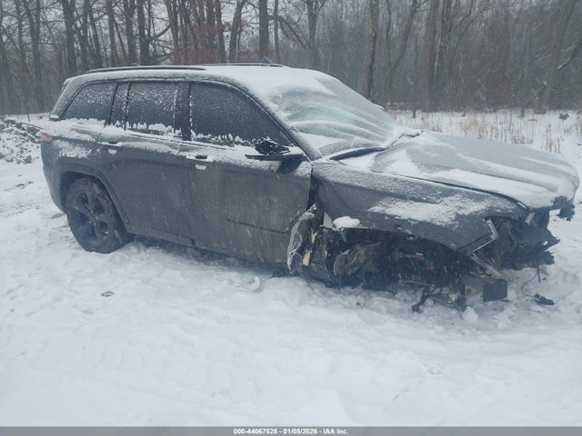 Salvage Jeep Grand Cherokee Image