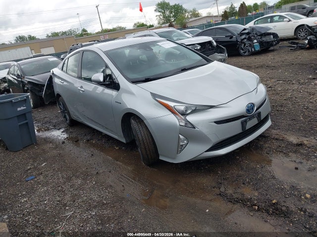 Salvage Toyota Prius Image