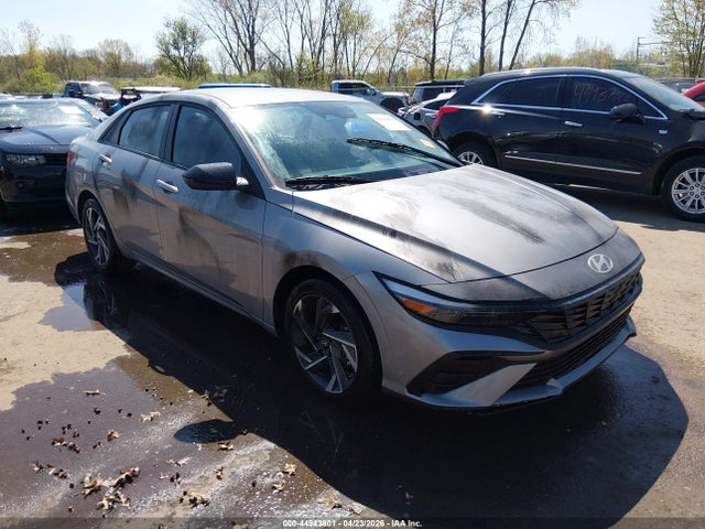 Salvage Hyundai ELANTRA Image