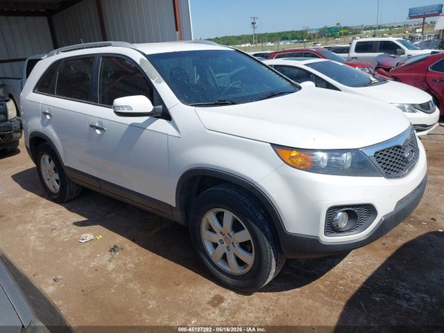Salvage Kia Sorento Image
