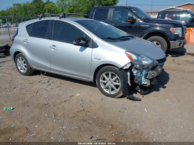 Salvage Toyota Prius c Image